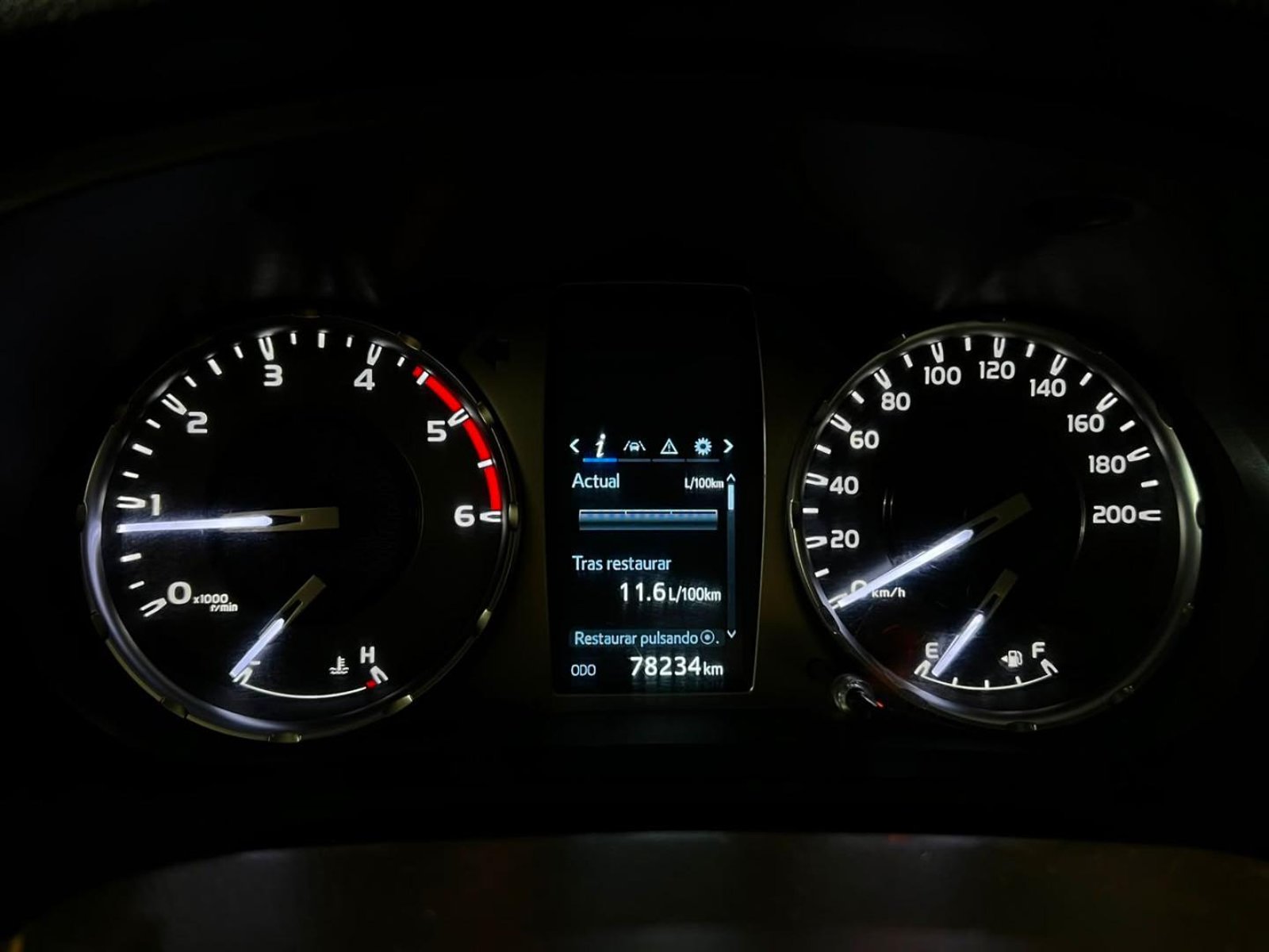 TOYOTA HILUX 2024 - Imagen 12 de 19