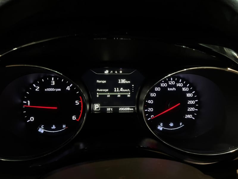 Kia Grand Carnival EX 2.2 LIMITED AUT 2017 - Imagen 12 de 20