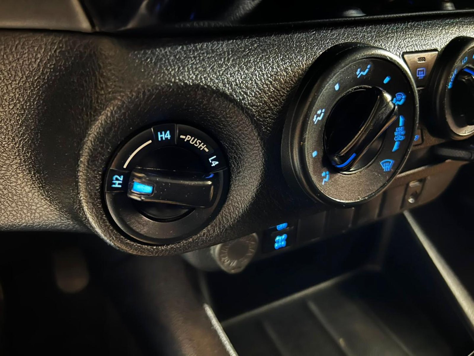 TOYOTA HILUX 2024 - Imagen 15 de 19