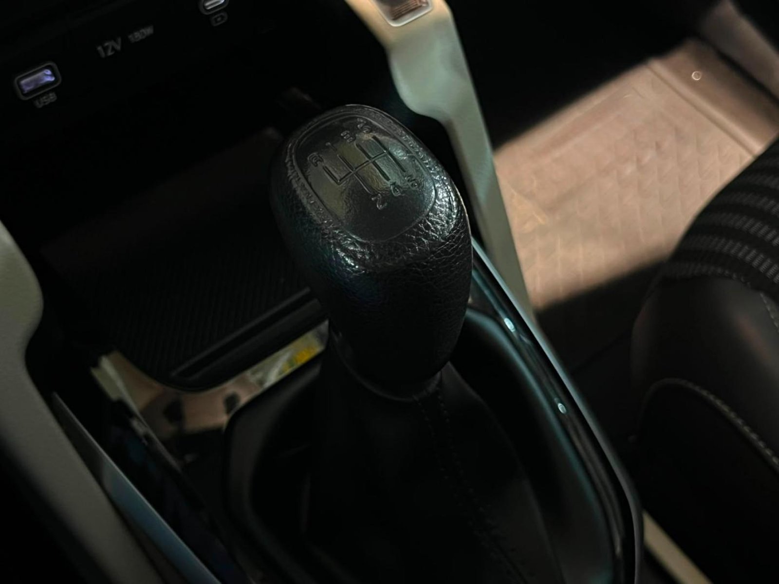Kia CARENS LX 1.5 MT 2023 - Imagen 16 de 20