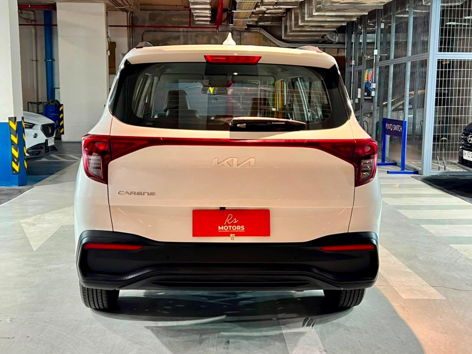 Kia CARENS LX 1.5 MT 2023 - Foto 5 de 20