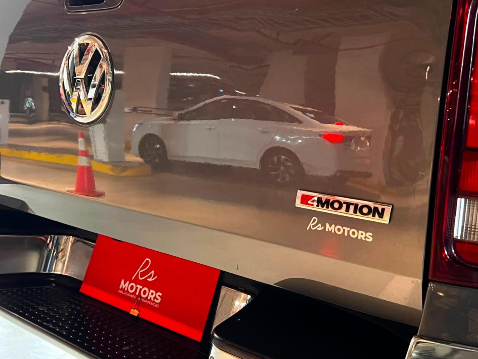 VOLKSWAGEN AMAROK HIGHLINE 4X4 2.0 AT 2019 - Imagen 7 de 20