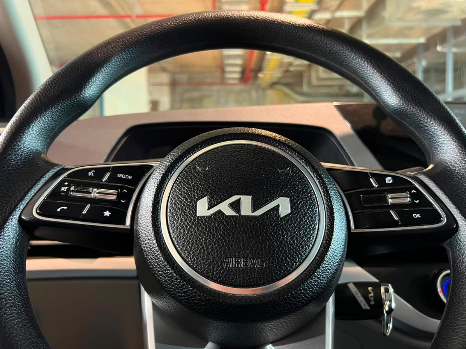 Kia CARENS LX 1.5 MT 2023 - Imagen 10 de 20