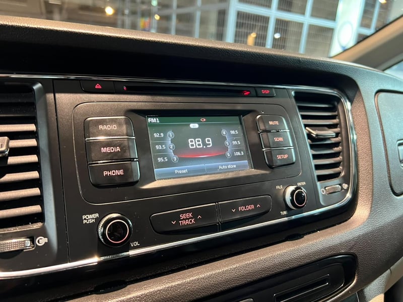 Kia Grand Carnival EX 2.2 LIMITED AUT 2017 - Imagen 14 de 20