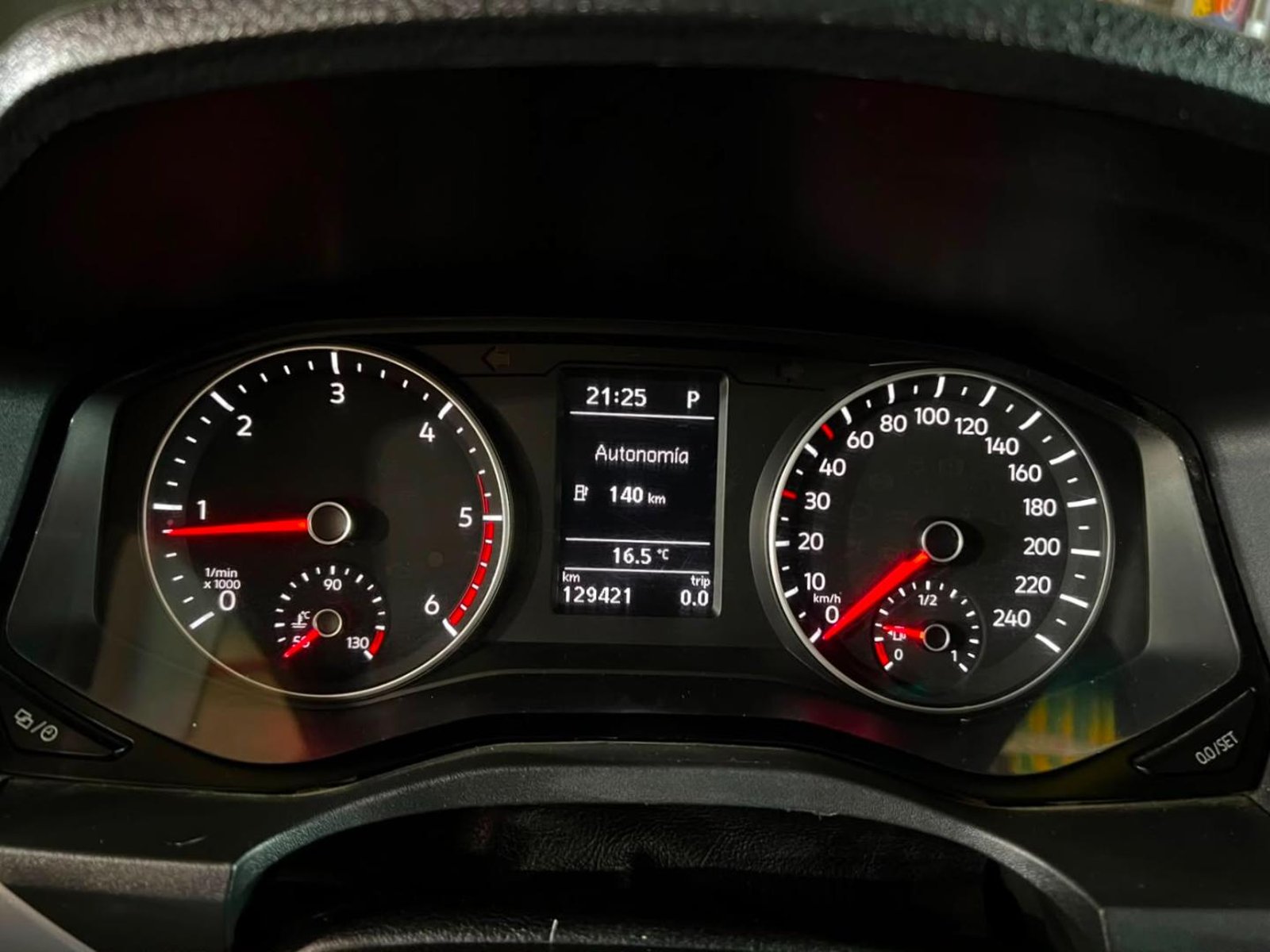 VOLKSWAGEN AMAROK HIGHLINE 4X4 2.0 AT 2019 - Imagen 13 de 20
