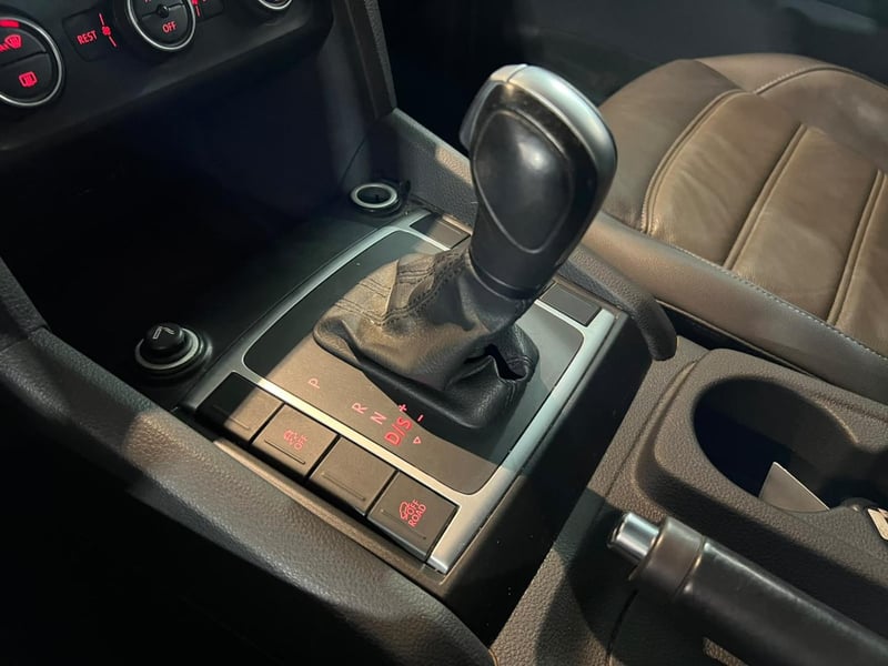 Volkswagen AMAROK DCAB TDI DOHC 4X4 2.0 AUT TDI 4X4 2.0 HIGHLINE 2023 - Imagen 17 de 19