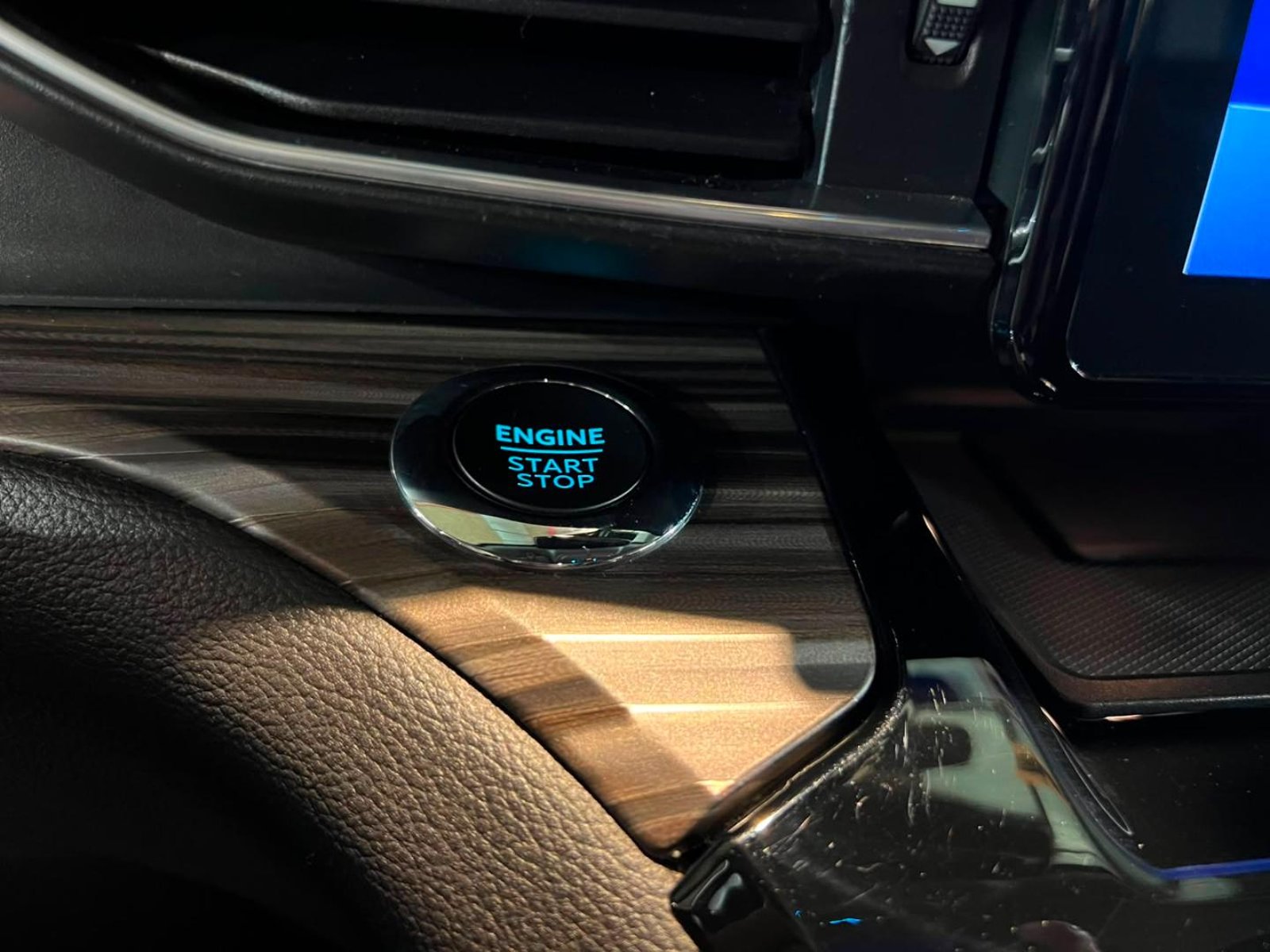 Ford EXPLORER Explorer Limited 2022 - Imagen 13 de 20