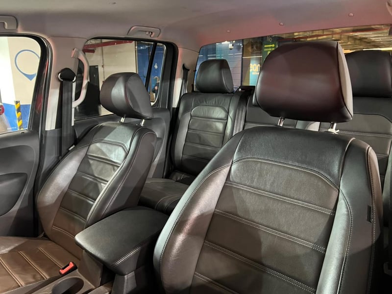 Volkswagen AMAROK DCAB TDI DOHC 4X4 2.0 AUT TDI 4X4 2.0 HIGHLINE 2023 - Imagen 18 de 19