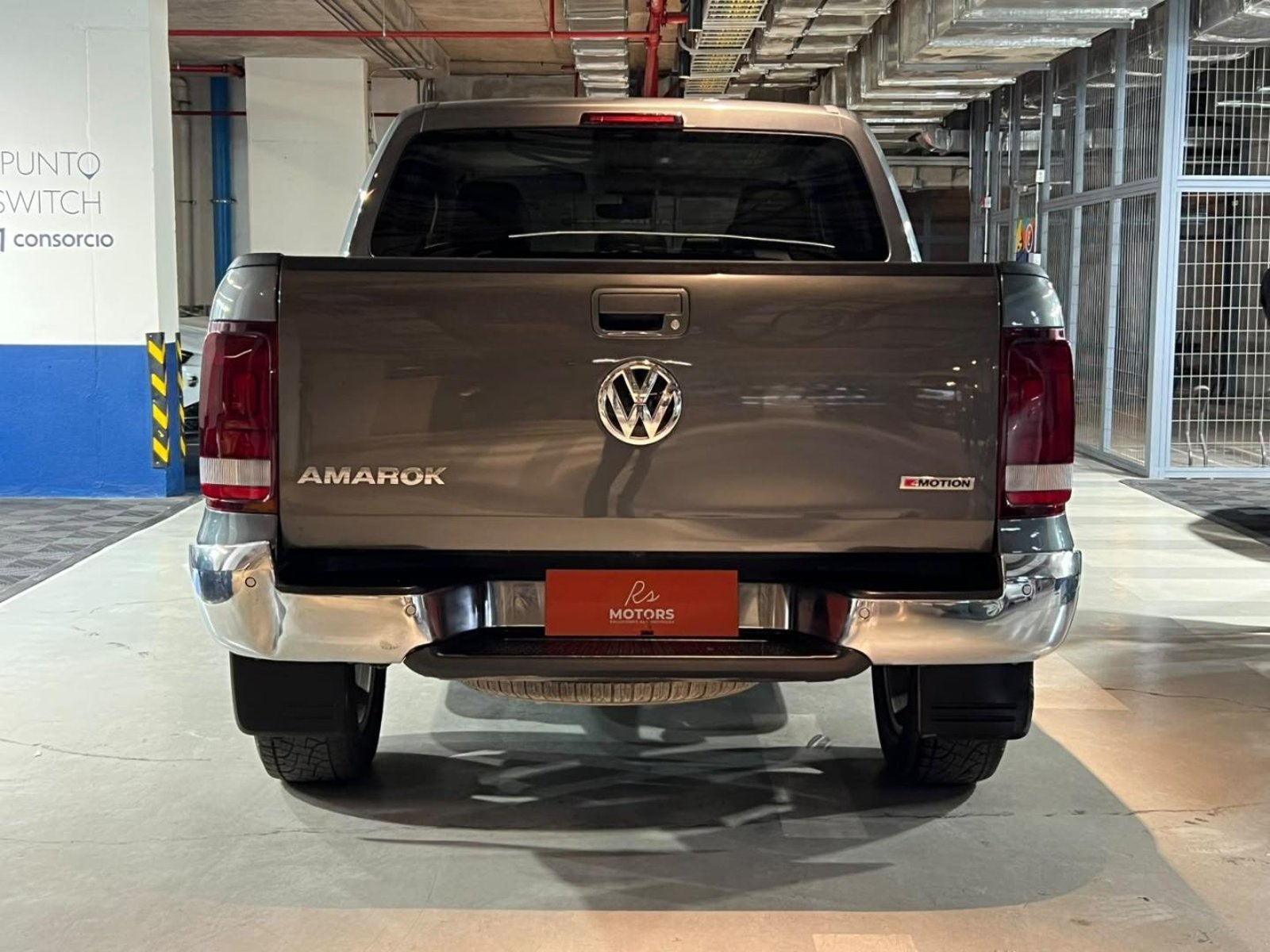 Volkswagen AMAROK DCAB TDI DOHC 4X4 2.0 AUT TDI 4X4 2.0 HIGHLINE 2023 - Foto 5 de 19