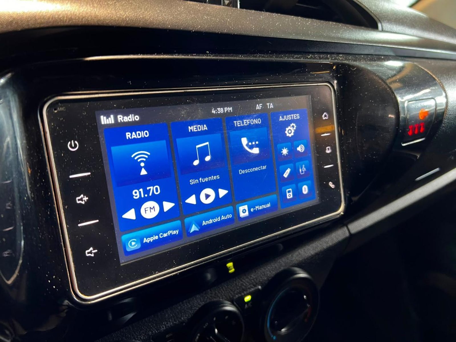 TOYOTA HILUX 2024 - Imagen 13 de 19