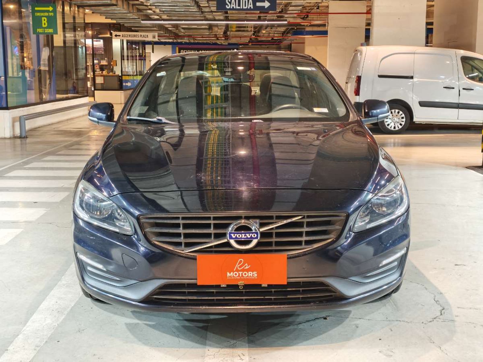 Volvo S60 D2 COMFORT AUT 2018 - Foto 2 de 9