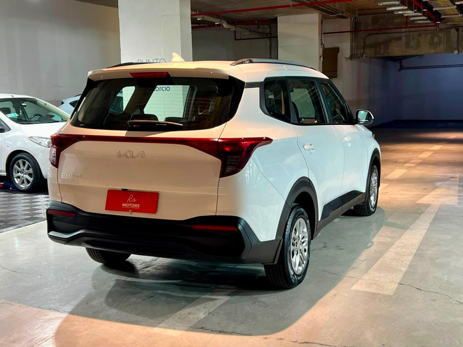 Kia CARENS LX 1.5 MT 2023 - Foto 4 de 20