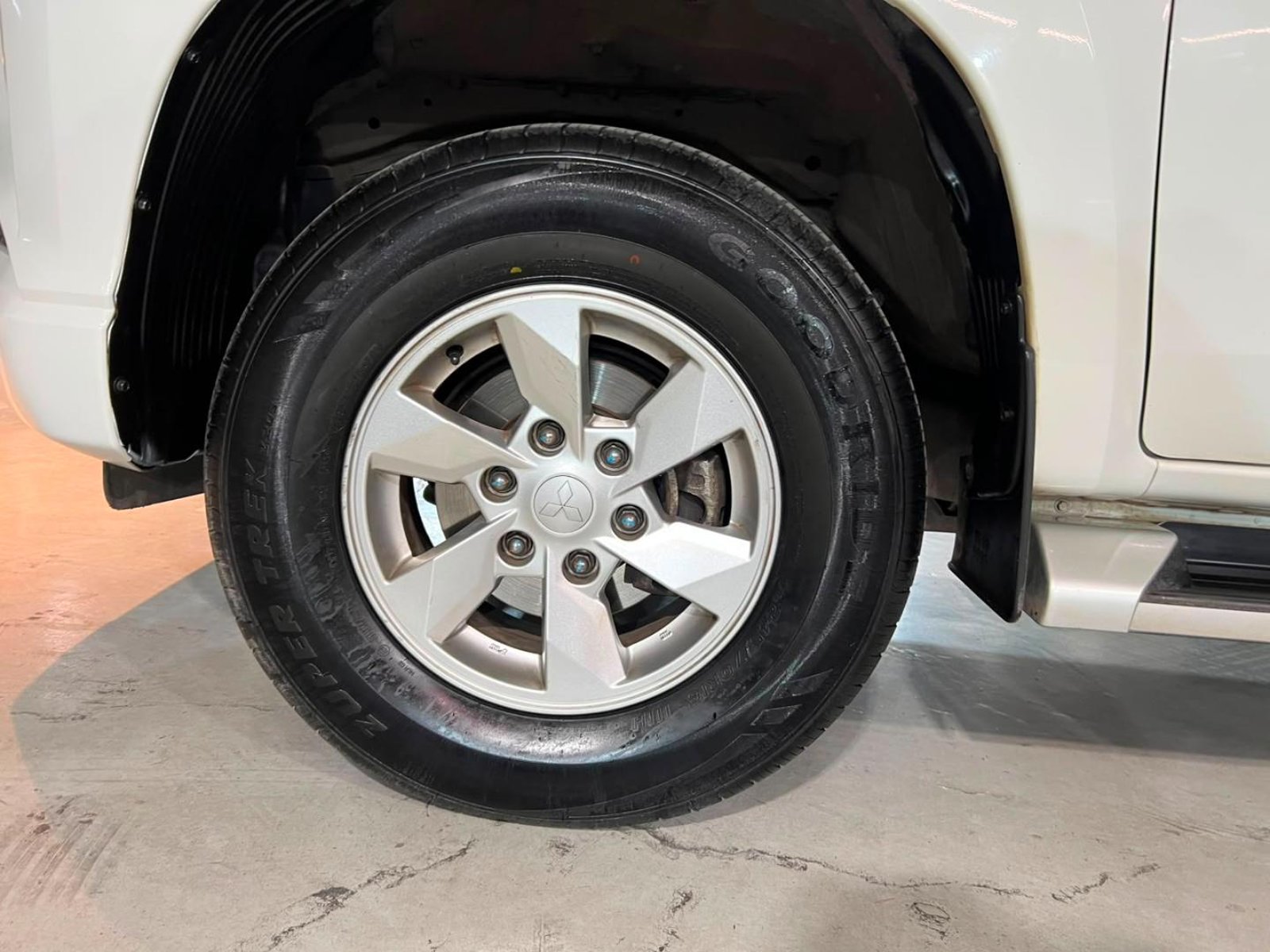 Mitsubishi L200 KATANA CRT 4X4 2.2 KATANA CR 2.2	MT 2024 - Imagen 9 de 20