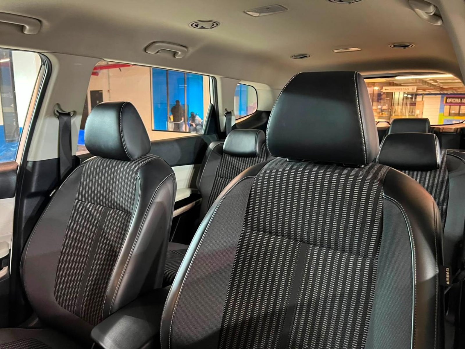 Kia CARENS LX 1.5 MT 2023 - Imagen 18 de 20
