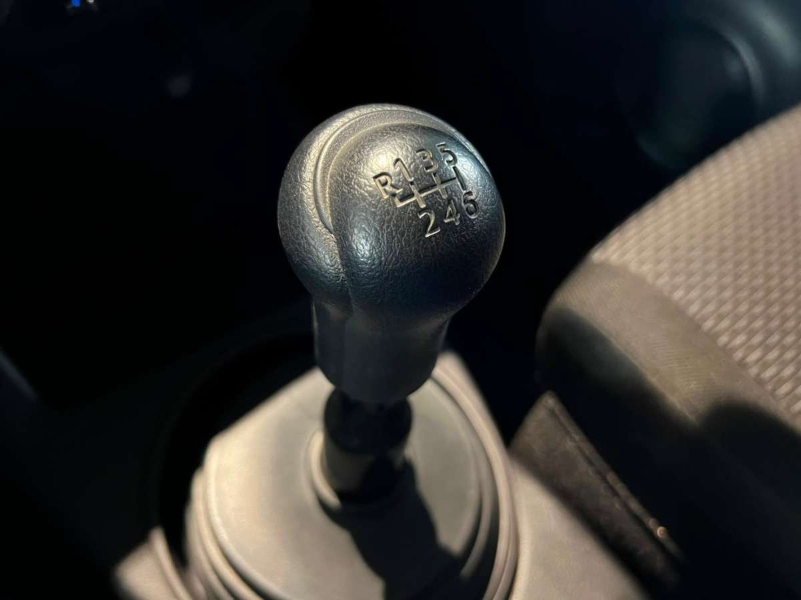Toyota HILUX DX 4X4 2.4L🇯🇵 2024 - Imagen 15 de 19