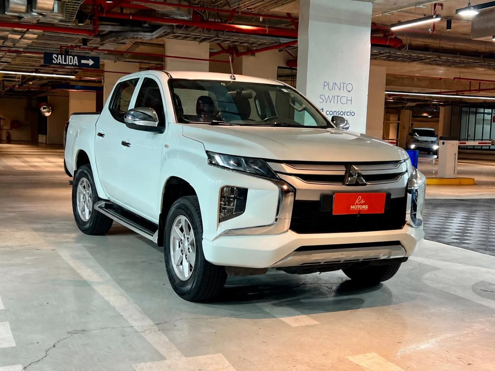 Mitsubishi L200 KATANA CRT 4X4 2.2 KATANA CR 2.2	MT 2024 - Foto 3 de 20