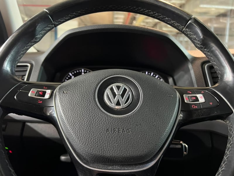 Volkswagen AMAROK DCAB TDI DOHC 4X4 2.0 AUT TDI 4X4 2.0 HIGHLINE 2023 - Imagen 12 de 19