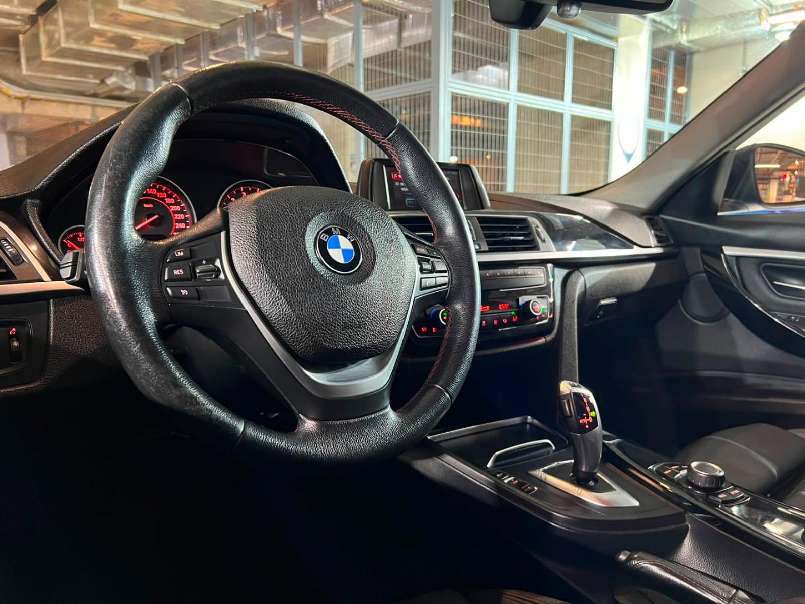 BMW 318I LCI 1.5 AT SPORT 2018 - Imagen 10 de 20