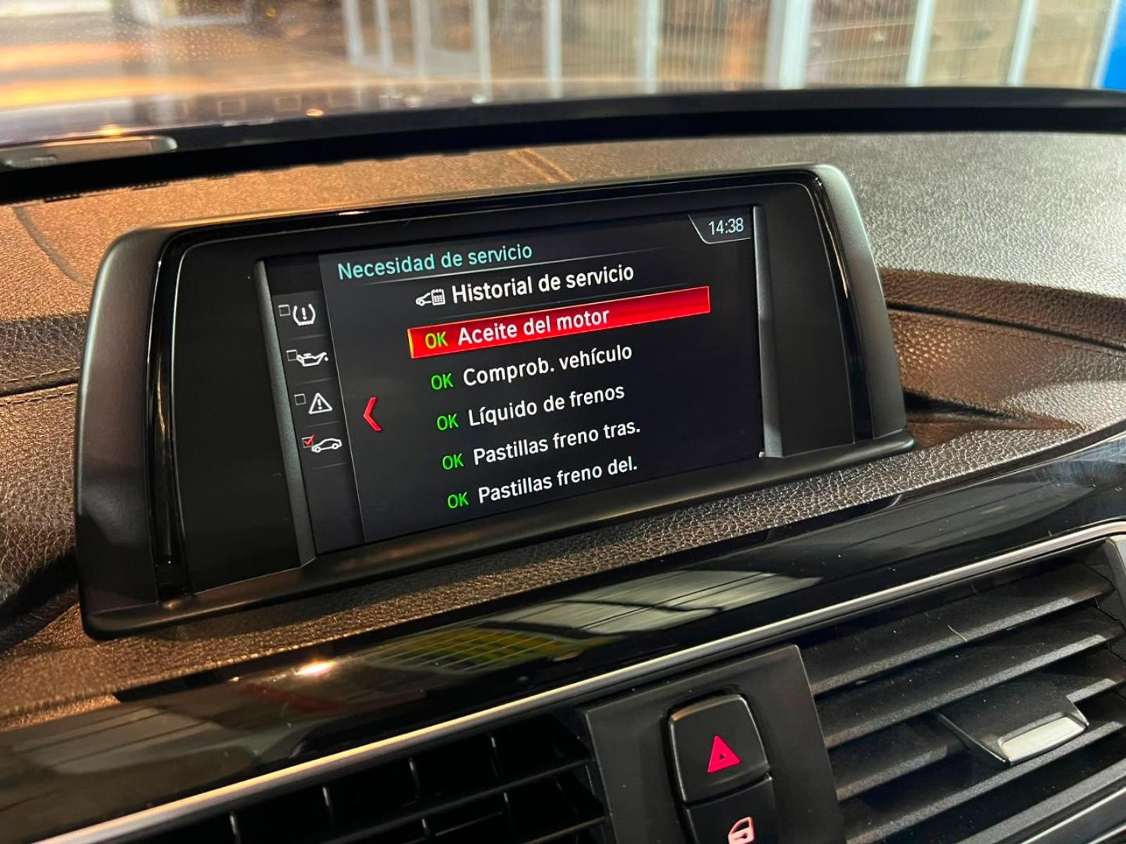 BMW 318I LCI 1.5 AT SPORT 2018 - Imagen 16 de 20