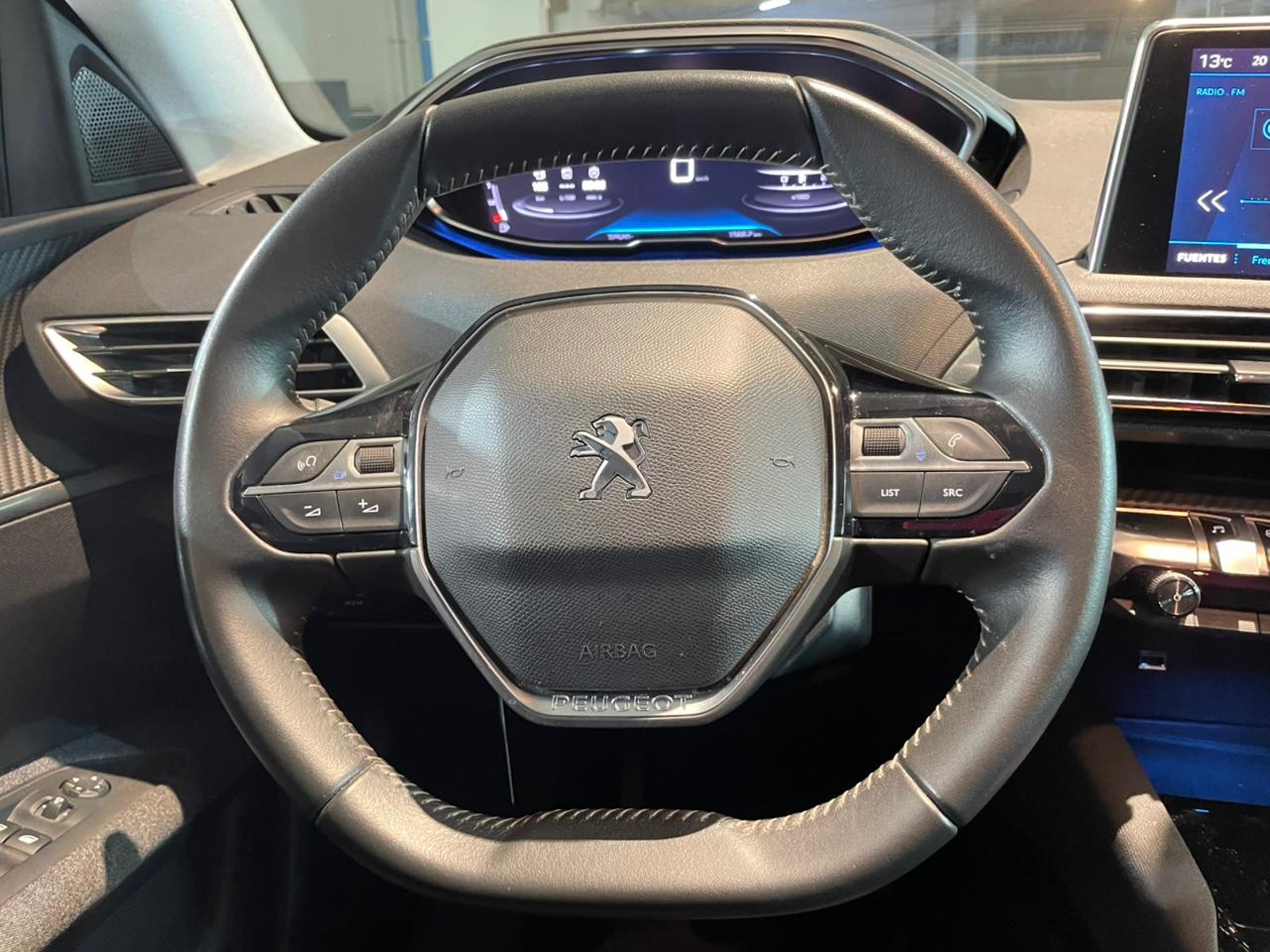 Peugeot 3008 1.2 Active Pack Puretech 4x2 130 MT6 2022 - Foto 4 de 18