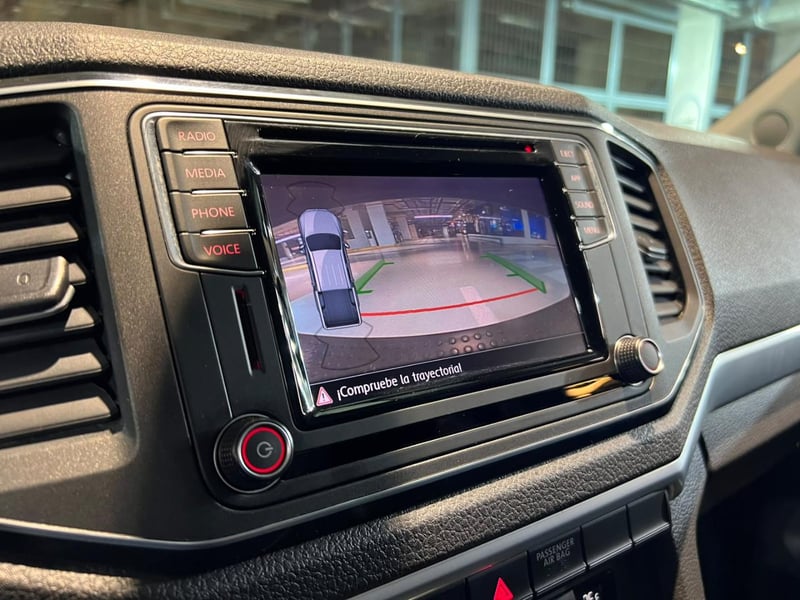 Volkswagen AMAROK HIGHLINE 4X4 2.0 AT 2023 - Imagen 15 de 20
