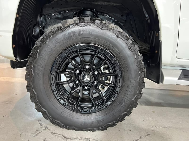 Mitsubishi L200 2.2 KATANA CRT DIESEL DOB. CAB. 4X4 MT 4P 2024 - Imagen 10 de 20