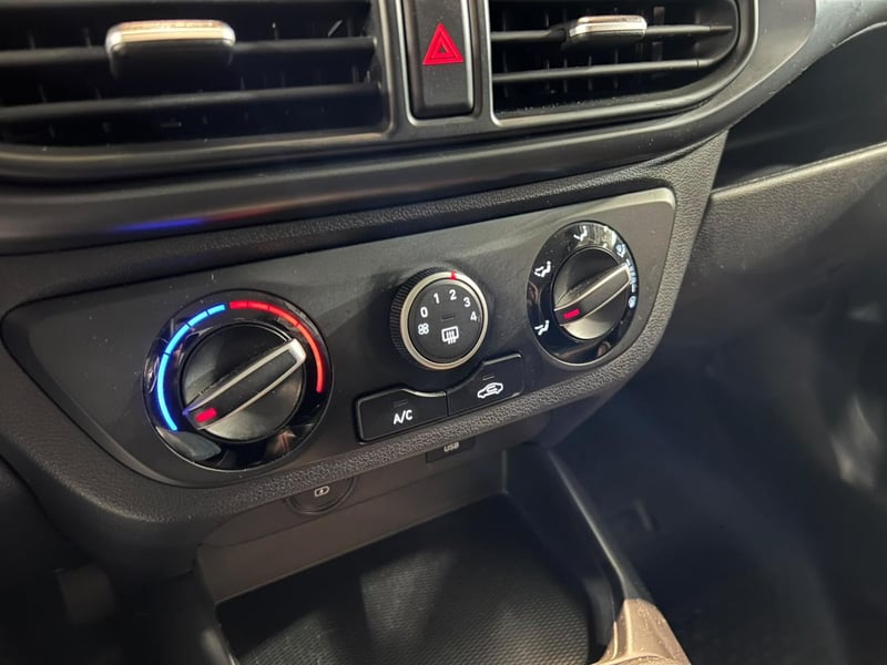 Hyundai GRAND I10 1.2L 2023 - Imagen 16 de 20