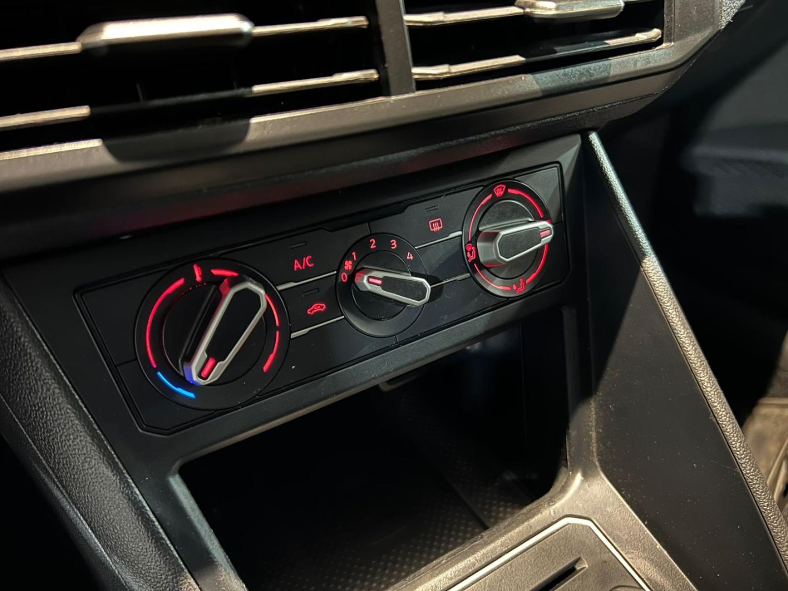 Volkswagen NIVUS Comfortline 200 TSI 2025 - Imagen 18 de 20