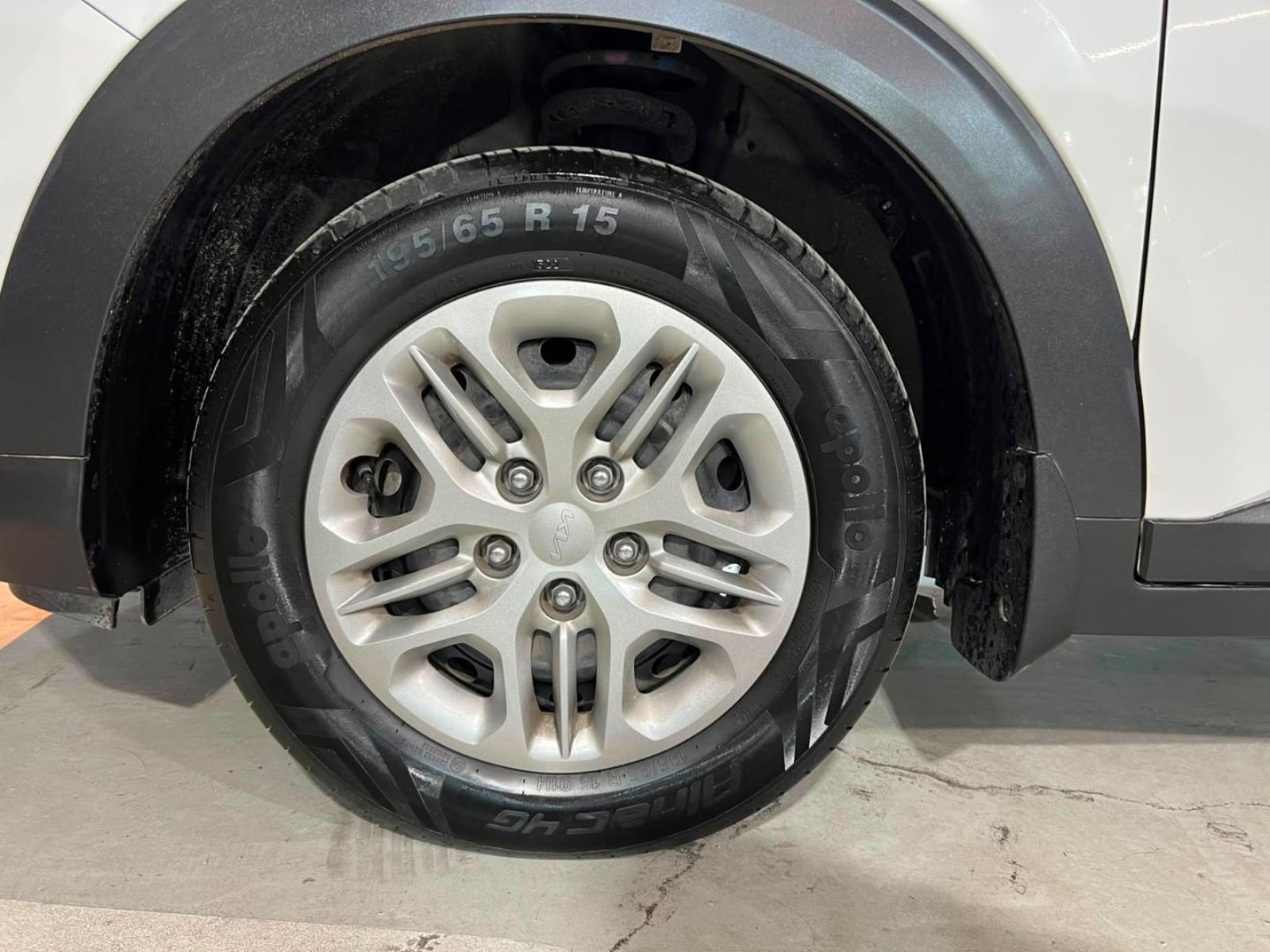 Kia CARENS LX 1.5 MT 2023 - Imagen 7 de 20
