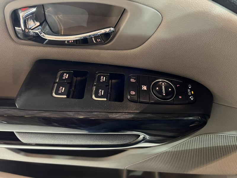 Kia Grand Carnival EX 2.2 LIMITED AUT 2017 - Imagen 18 de 20