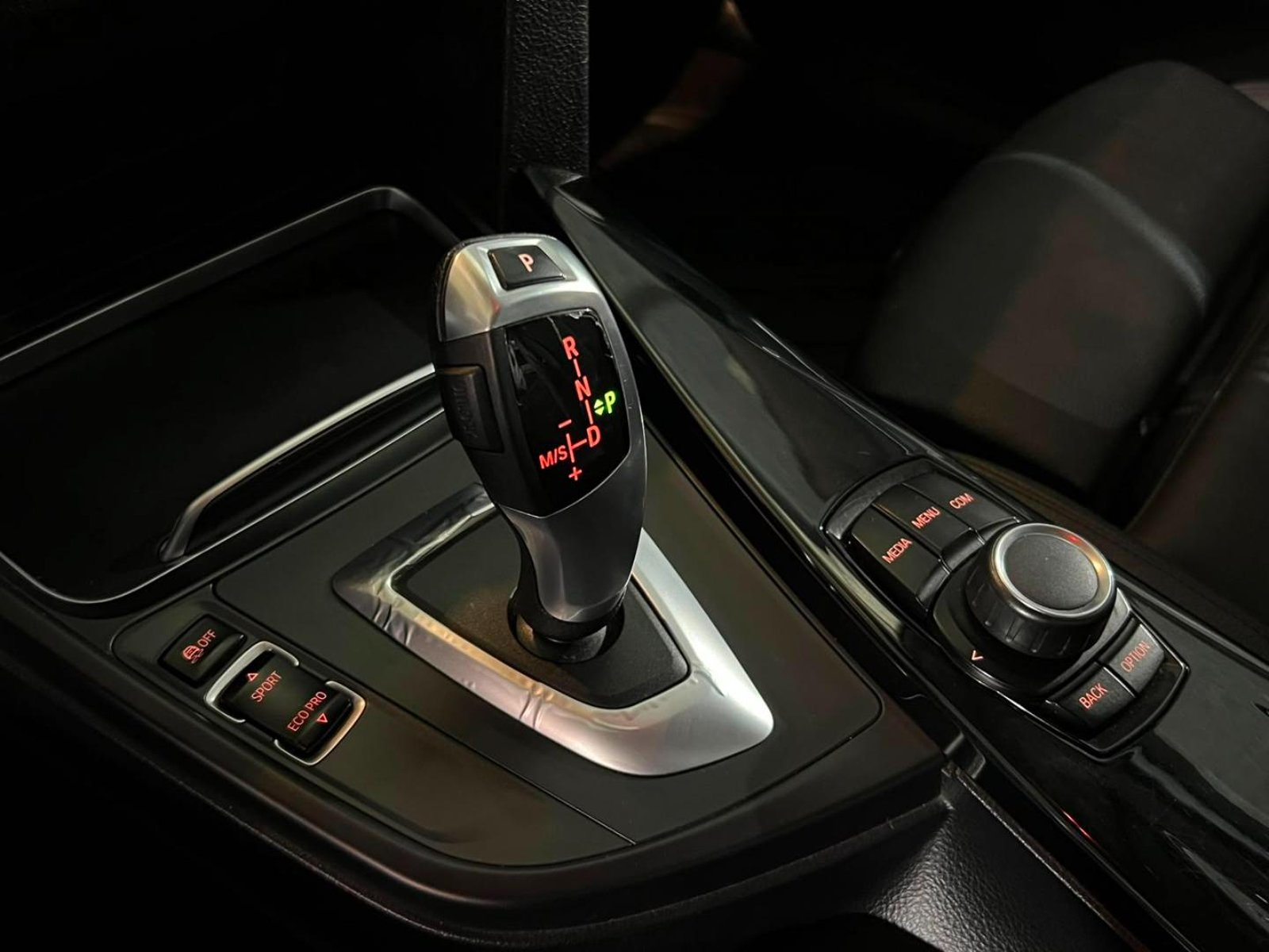 BMW 318I LCI 1.5 AT SPORT 2018 - Imagen 18 de 20