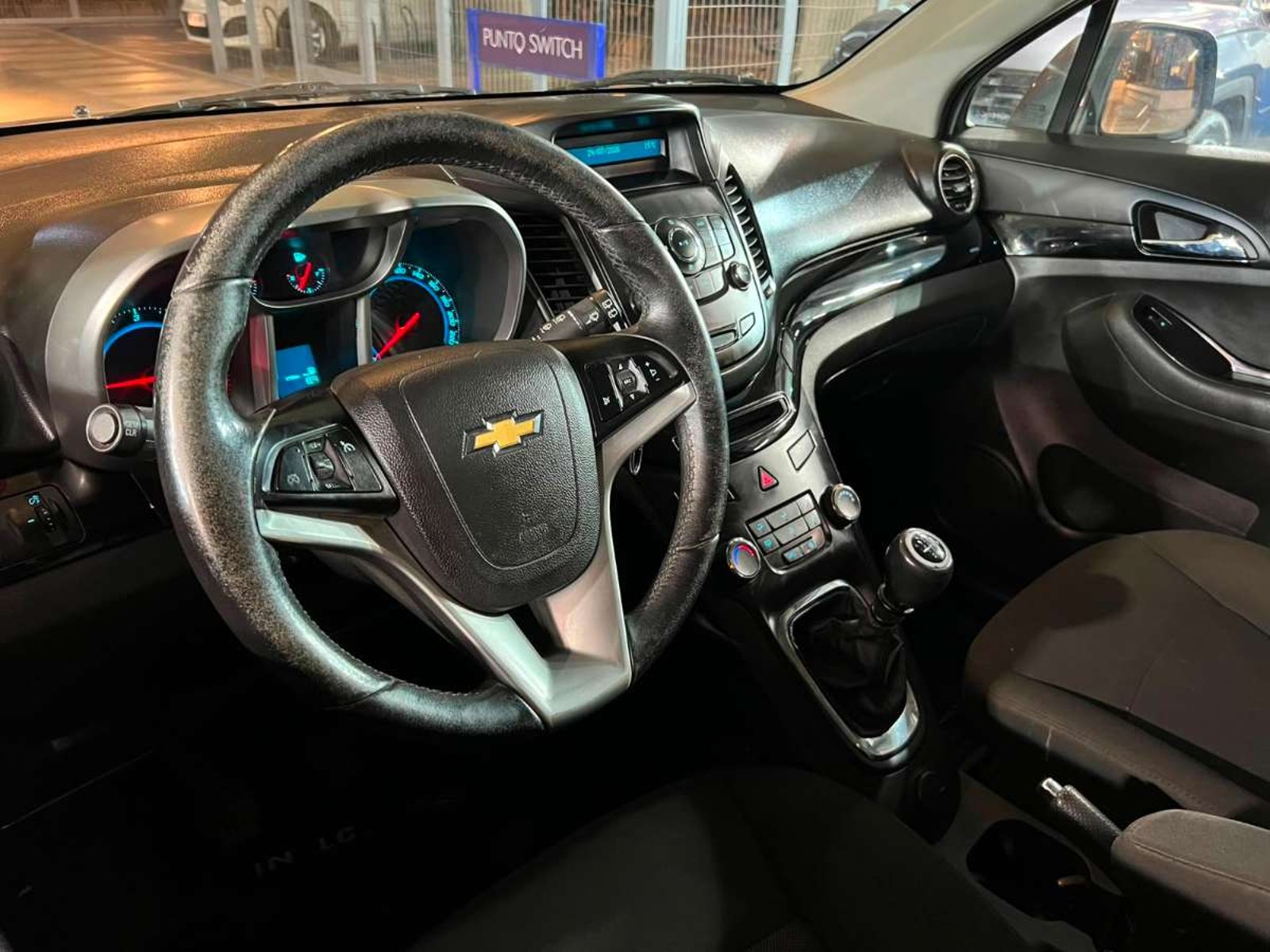 Chevrolet ORLANDO LS 2.0 MT 2014 - Imagen 9 de 19