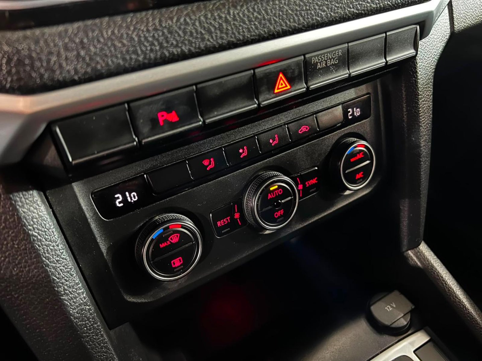 VOLKSWAGEN AMAROK HIGHLINE 4X4 2.0 AT 2019 - Imagen 17 de 20