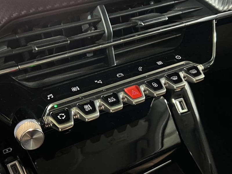 Peugeot 2008 Allure 1.2 PureTech AT 2022 - Imagen 18 de 20