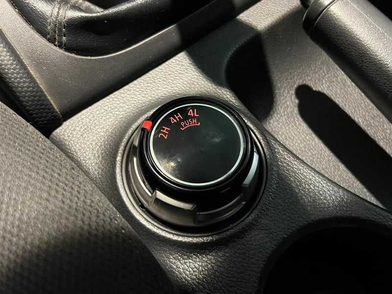 Mitsubishi L200 2.2 KATANA CRT DIESEL DOB. CAB. 4X4 MT 4P 2024 - Imagen 19 de 20