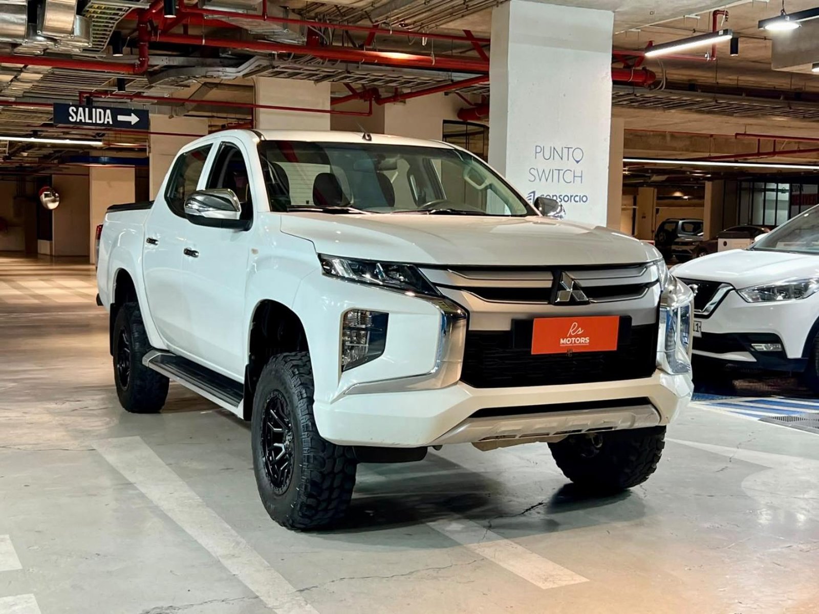 Mitsubishi L200 2.2 KATANA CRT DIESEL DOB. CAB. 4X4 MT 4P 2024 - Foto 3 de 20