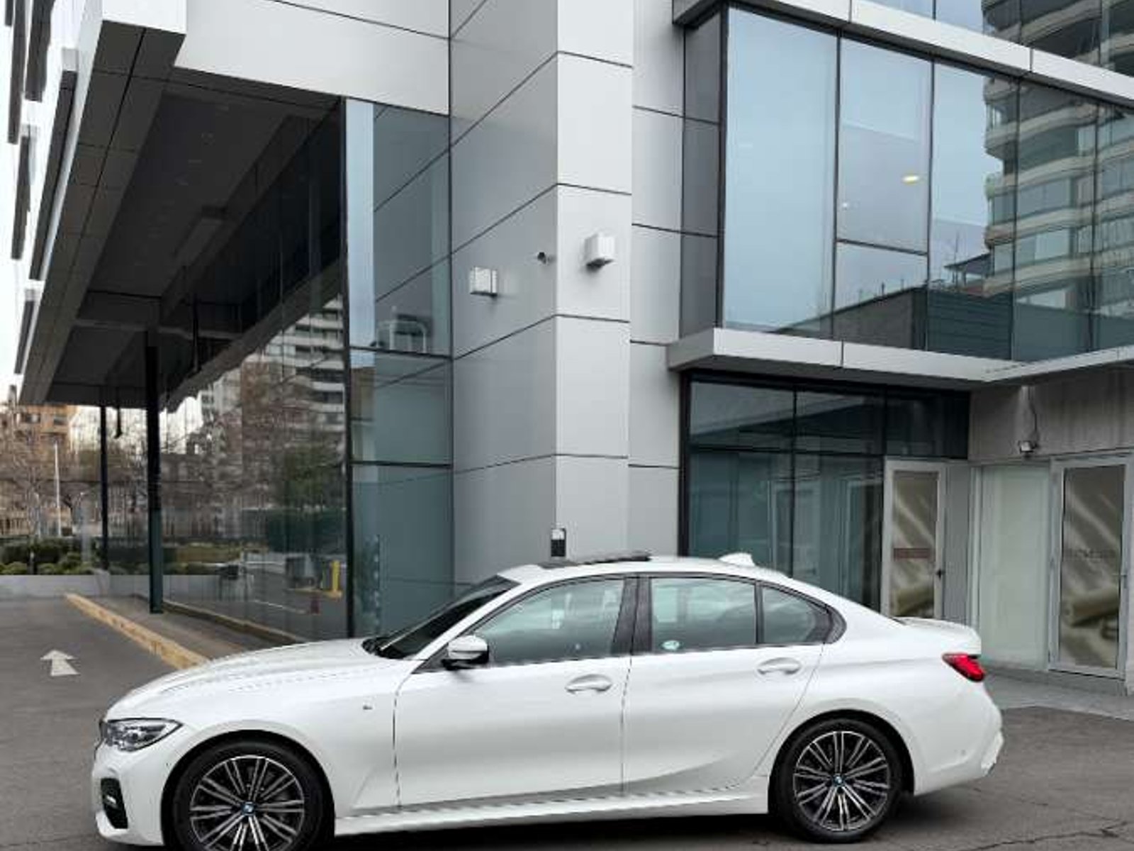 BMW 330I LOOK M 2022 - Foto 4 de 20