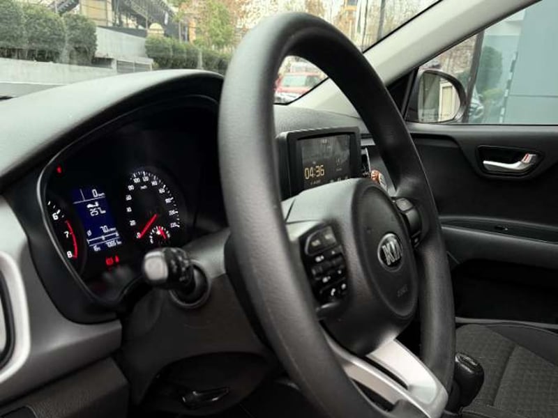Kia RIO 4 LX AC ABS 2021 - Imagen 16 de 20