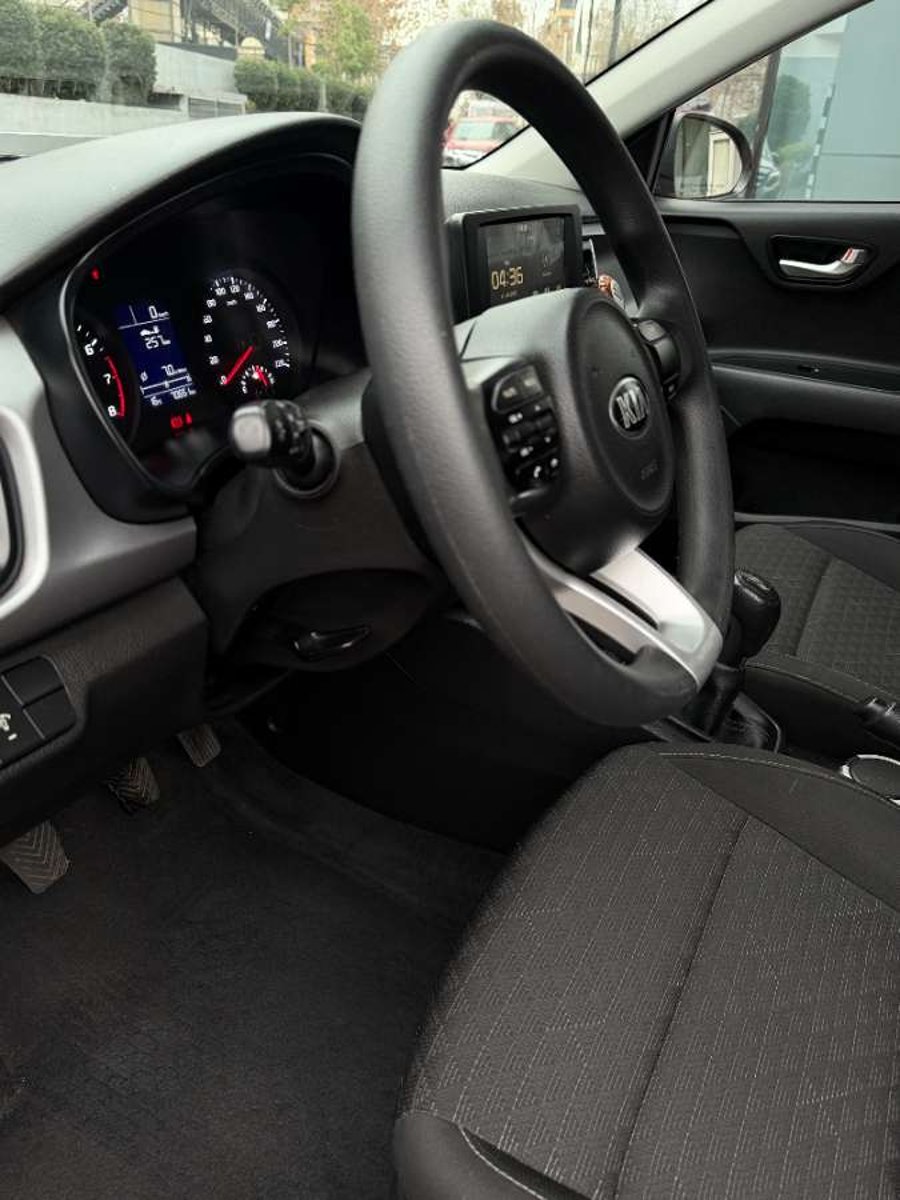 Kia RIO 4 LX AC ABS 2021 - Imagen 16 de 20