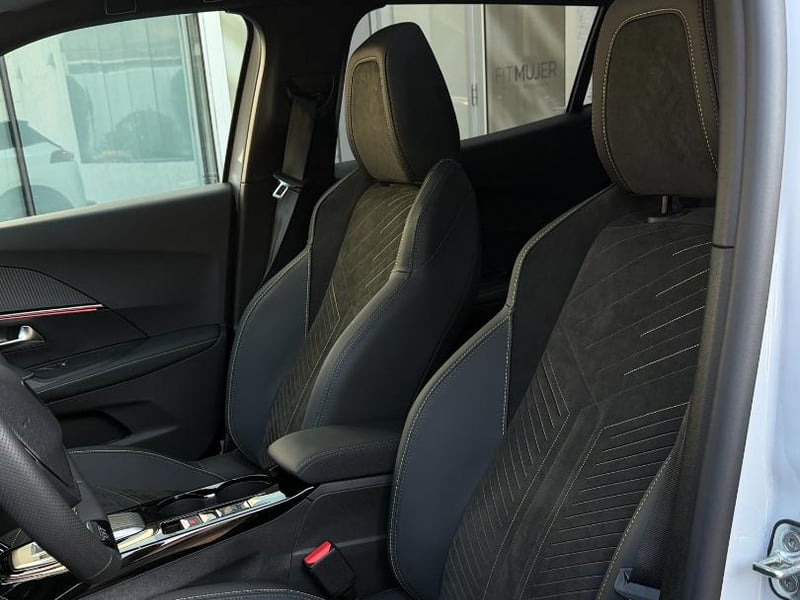 Peugeot 2008 GT 1.2 GT HIBRIDO 2026 - Imagen 15 de 20