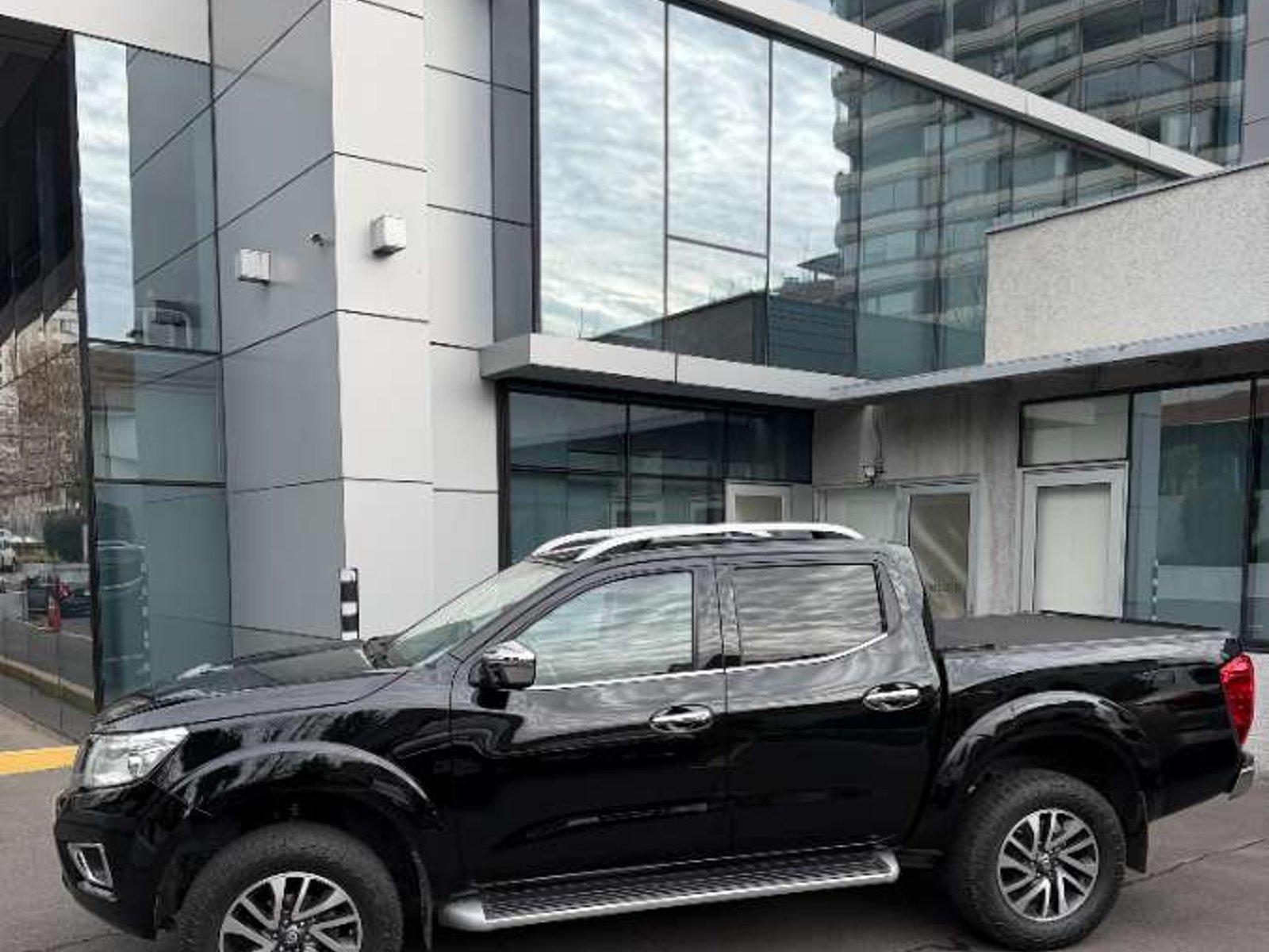 Nissan NP300 LE 2.3 4X4 MT 2016 - Foto 4 de 20