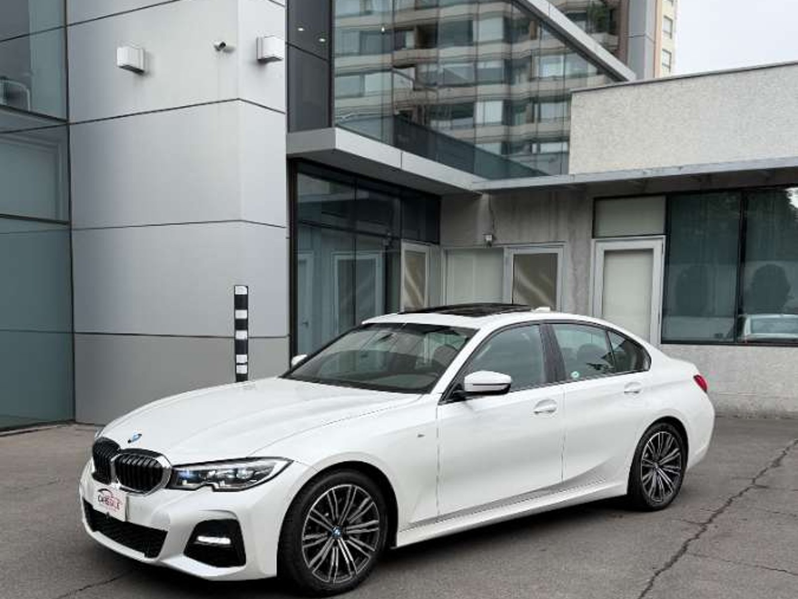 BMW 330I LOOK M 2022 - Foto 3 de 20