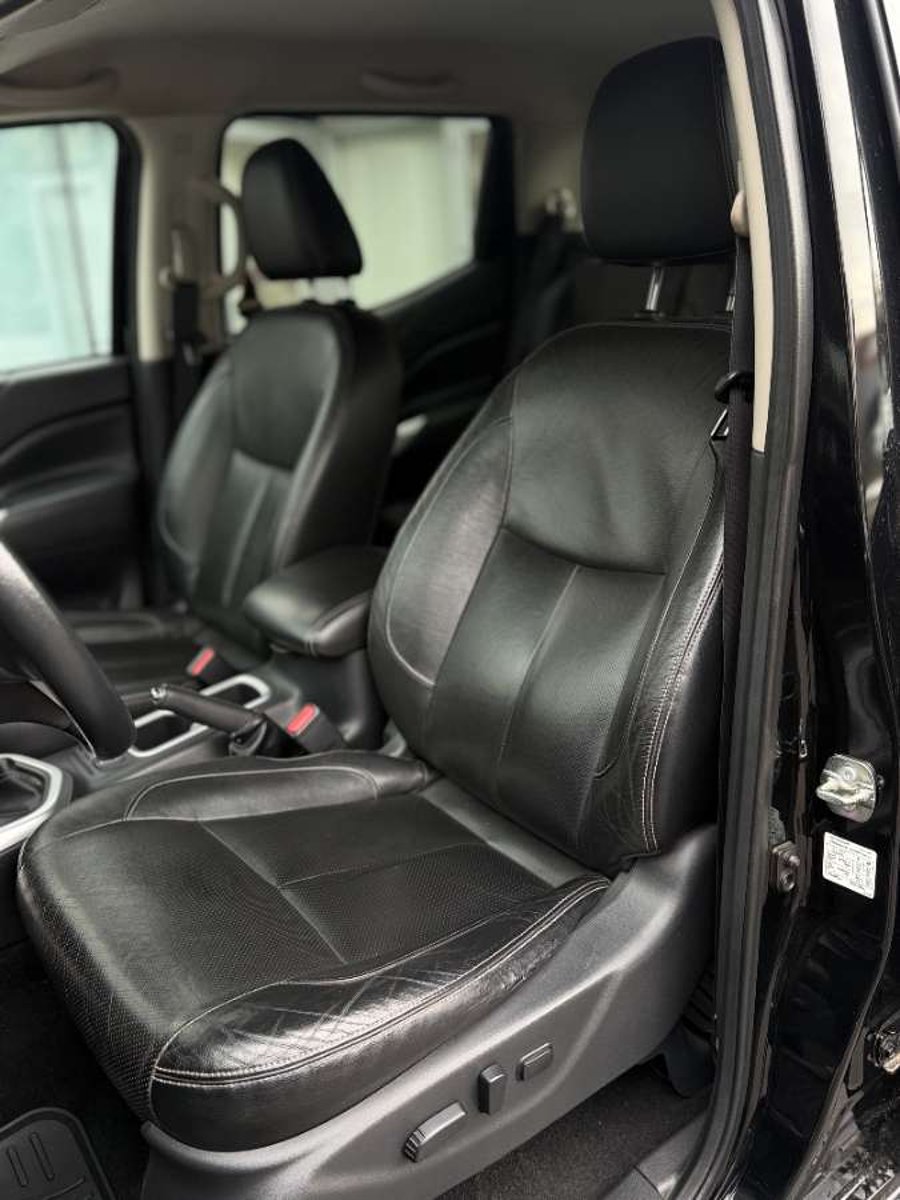 Nissan NP300 LE 2.3 4X4 MT 2016 - Imagen 14 de 20