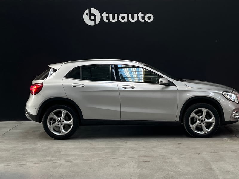 Mercedes-Benz GLA200 1.6 AUT 2018 - Imagen 3 de 19