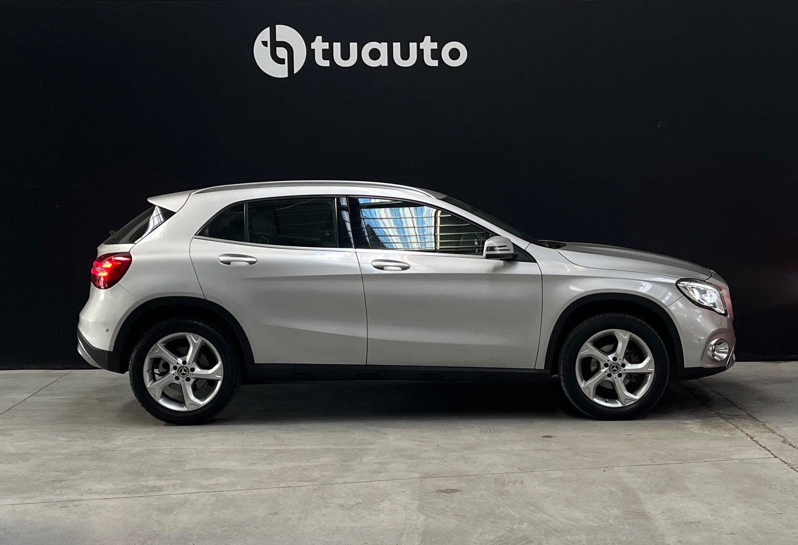 Mercedes-Benz GLA200 1.6 AUT 2018 - Imagen 3 de 19