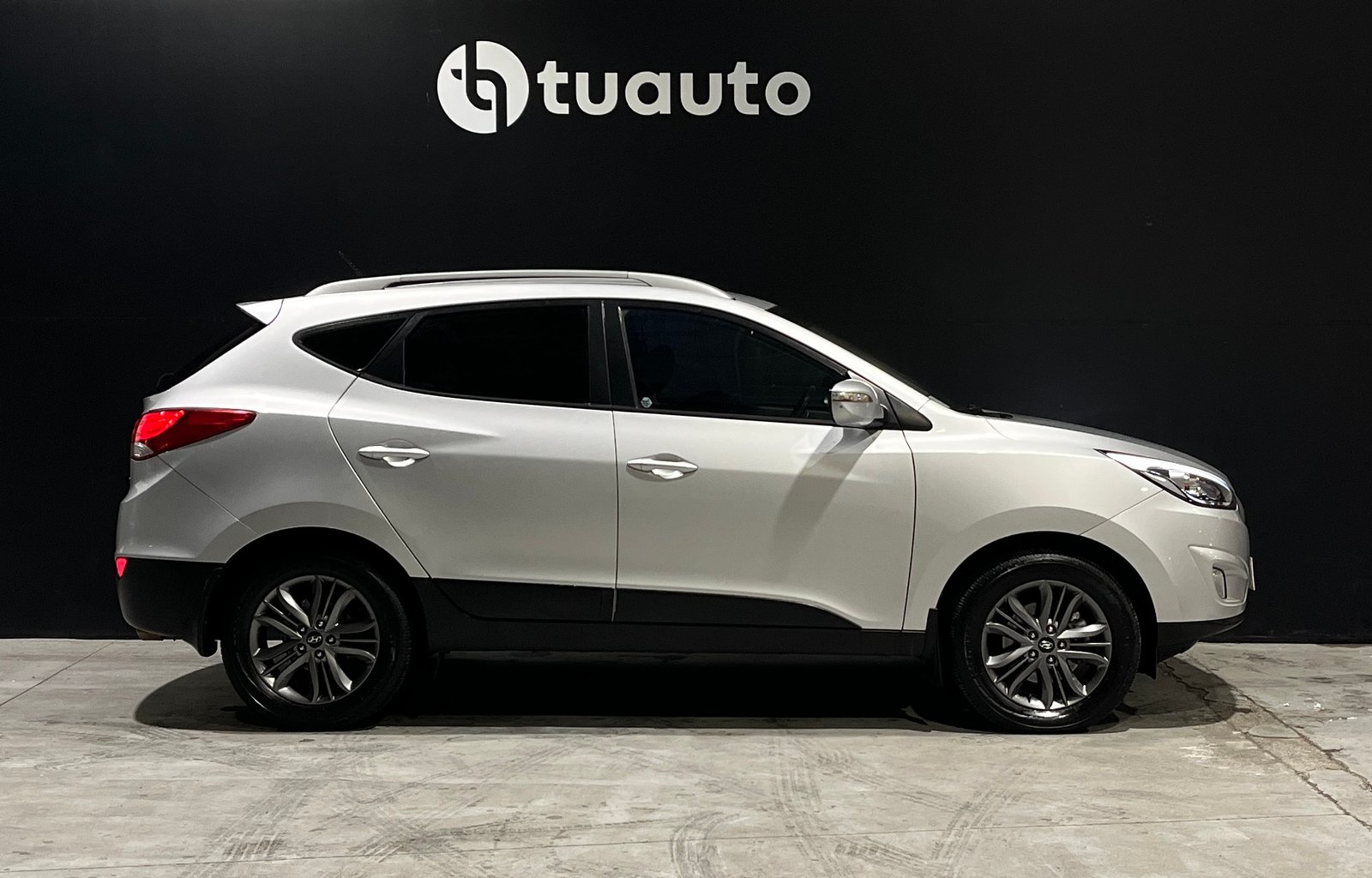 Hyundai TUCSON GL 2.0 MT 2015 - Imagen 4 de 18