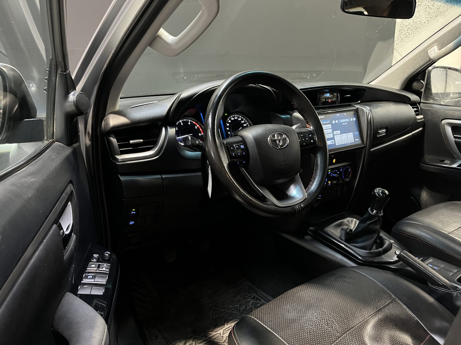 Toyota FORTUNER SR5 4X4 MT 2.8 2022 - Imagen 20 de 20