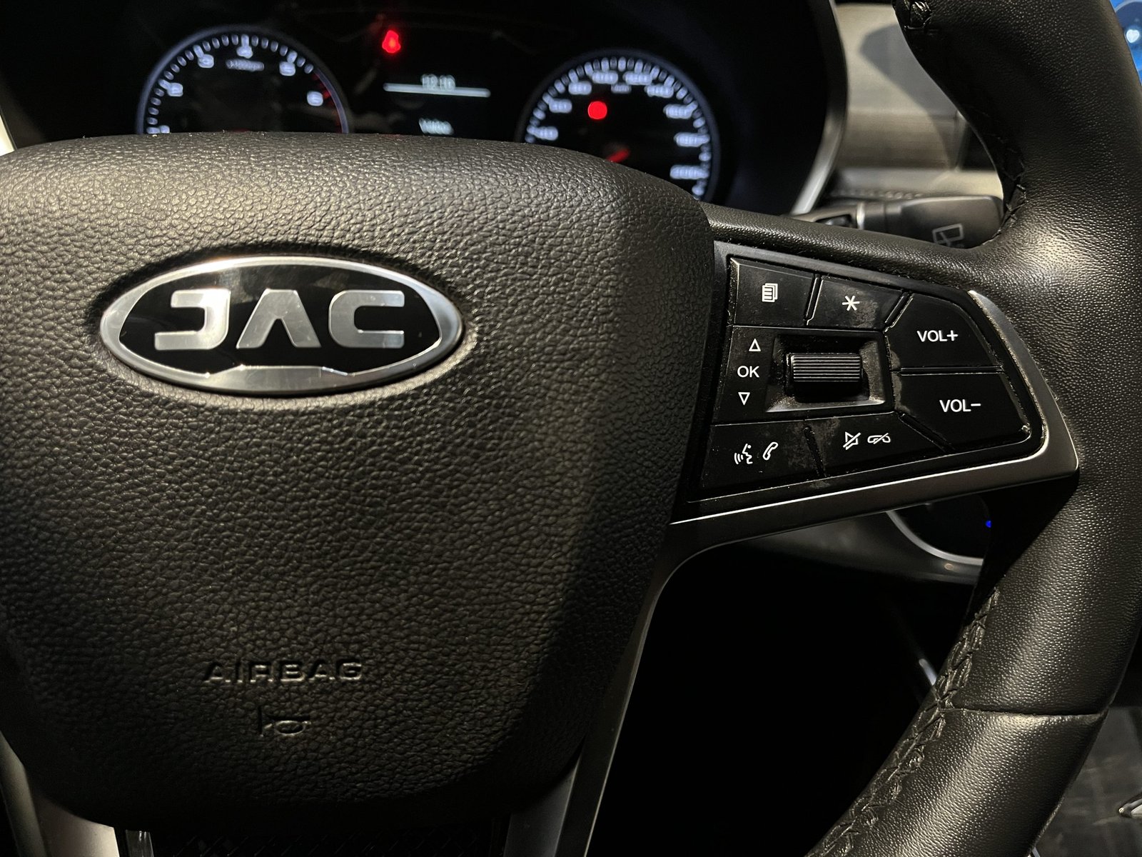 JAC JS8 LUXURY 1.5 AUT 2023 - Imagen 16 de 19