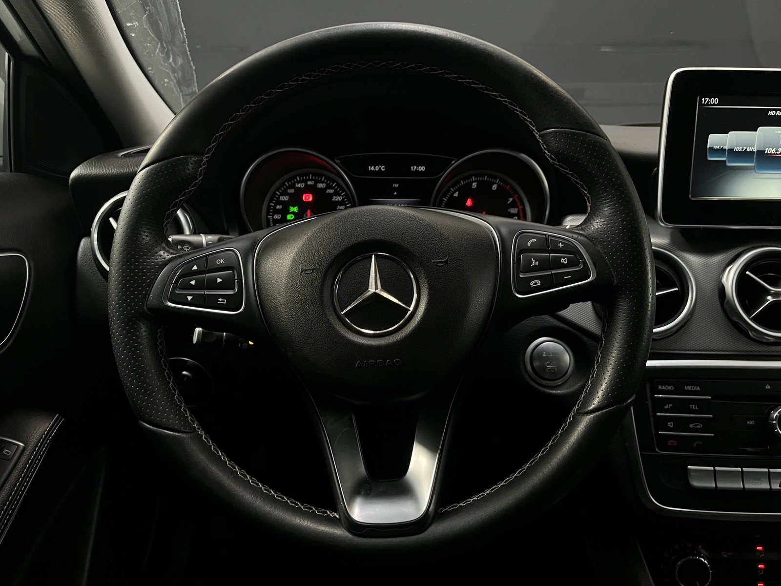 Mercedes-Benz GLA200 1.6 AUT 2018 - Imagen 14 de 19