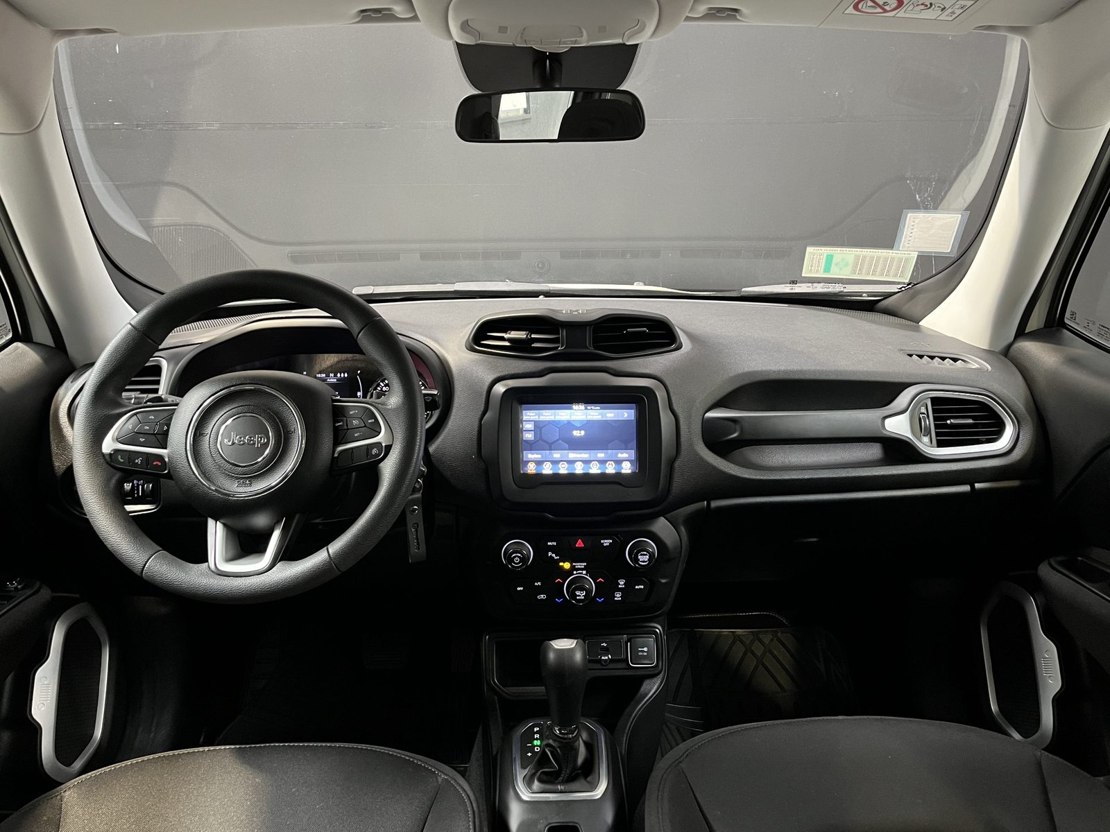 Jeep RENEGADE SPORT LX 1.8 AUT 2020 - Imagen 15 de 18